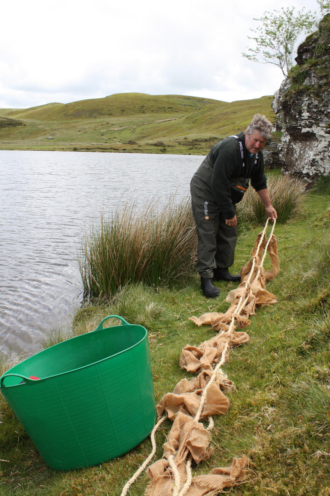 Peter had made the substrates from hessian sacks and rope, pre-soaking it in lake water so that it would sink.